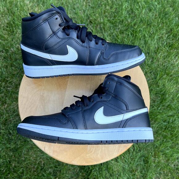 Size 9 - Wmns Nike Air Jordan 1 Mid Black White Women's Shoes - Ships Now - Picture 3 of 11